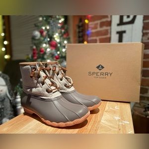 size 9 never been worn sperry duck boots